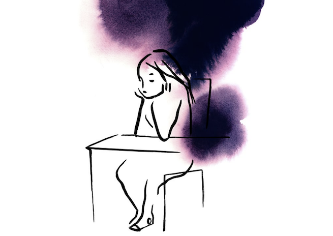 Flicka sitter vid skrivbord och har mörkt, lila moln bakom sig