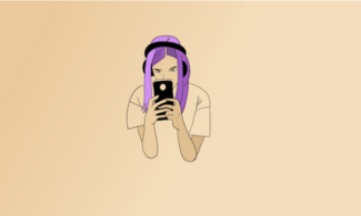 Beige bakgrund, illustration, tjej med lila hår titta på sin telefon.